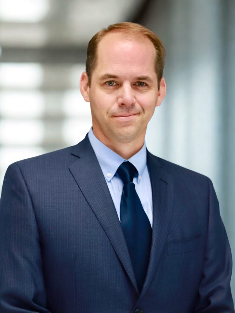 Mathew Epps MD Plastic Surgeon in Bluffton SC Specializes in Deep Plane Facelift, Deep Plane Neck Lift, Brow Lift & Eyelid Surgery & Breast Surgery.